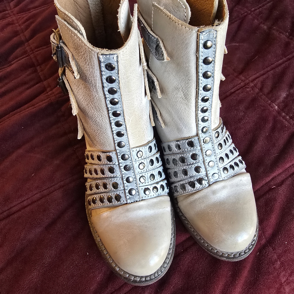 Freebird by Steven Citadel Ice color Boots